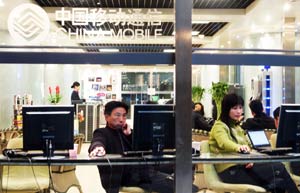 China Mobile profit falls 8.5%