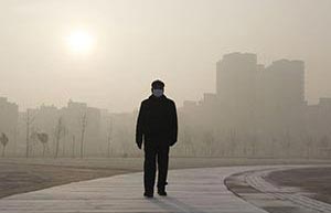 Smog affects flights, highways in China