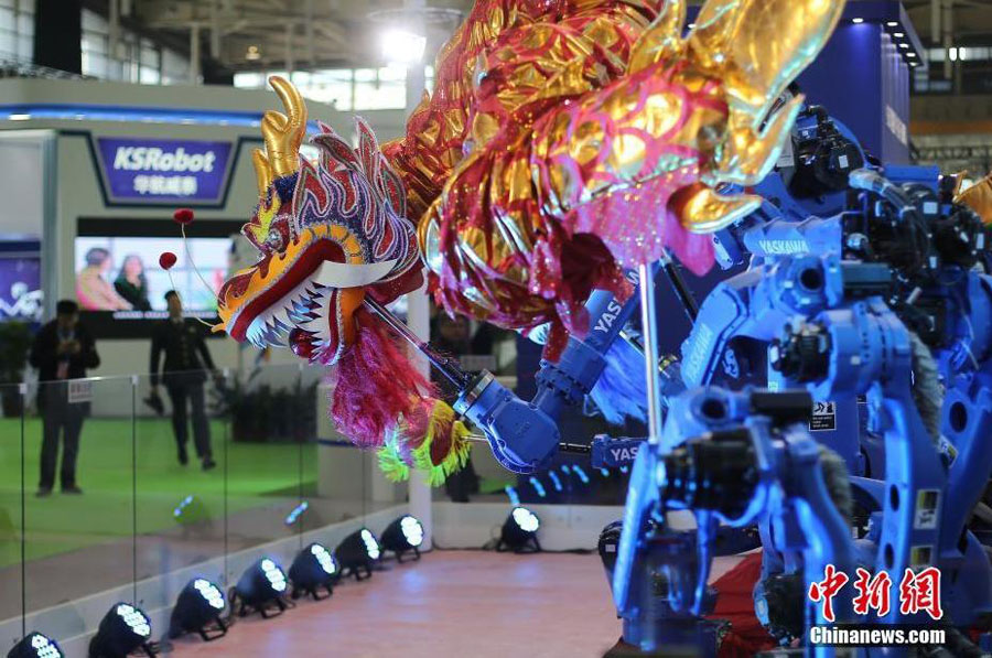 Dragon robots awe audiences at expo in Nanjing