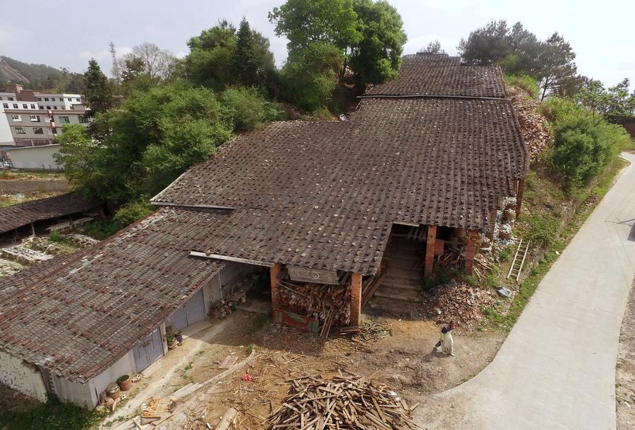 A ceramics kiln that keeps old tradition burning