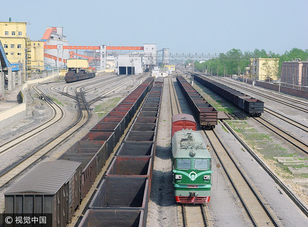 China's rail freight grows faster as economy holds steady