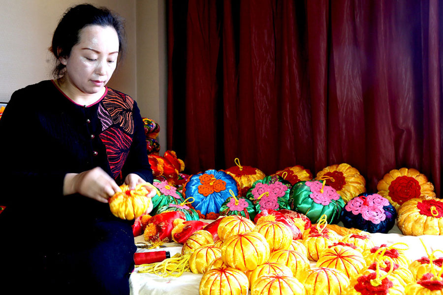 Woman turns traditional handicrafts into popular products