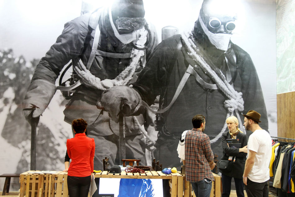 Outdoor sports exhibition kicks off in Beijing