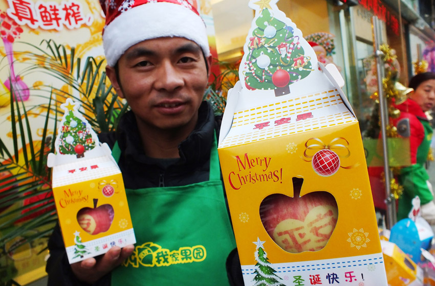 Christmas sales attract customers in China