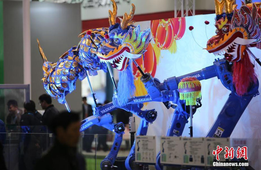 Dragon robots awe audiences at expo in Nanjing