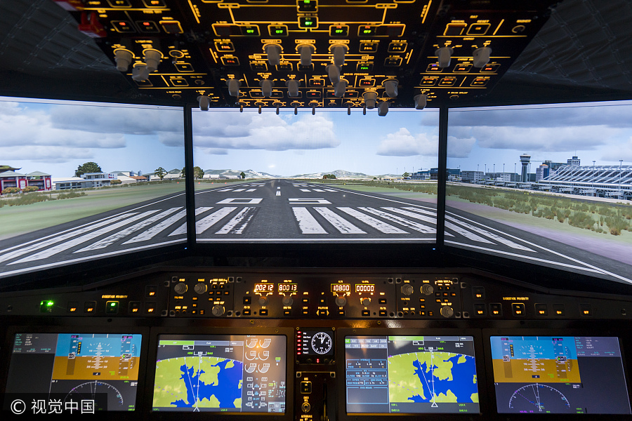 C919 flight simulator debuts at Shanghai expo