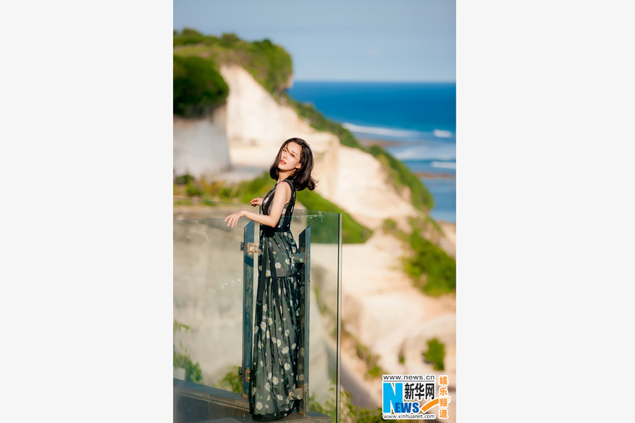 Chinese actress Yan Danchen releases fashion shots