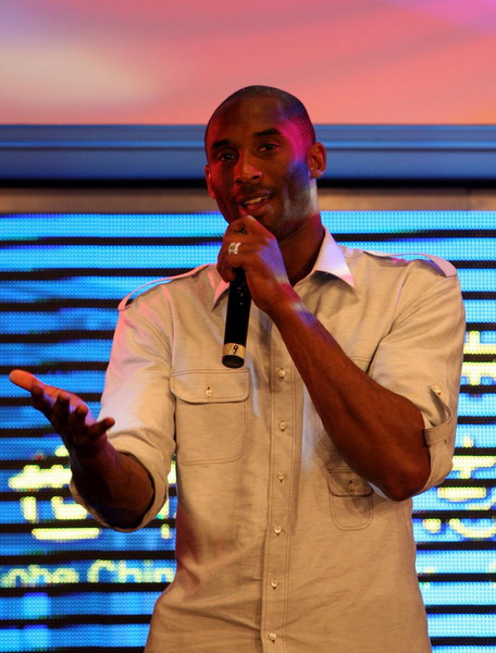 Kobe Bryant hails Expo volunteers