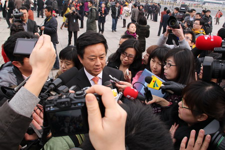 Representatives arrive for CPPCC session