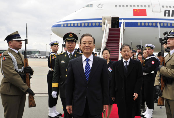 Chinese premier starts official visit to Poland