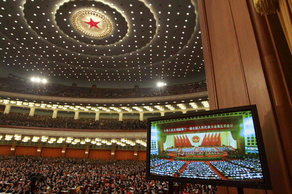 Photo: NPC deputies concentrate on work report