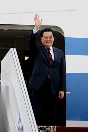 Hu arrives in Russia for SCO summit, BRIC meeting