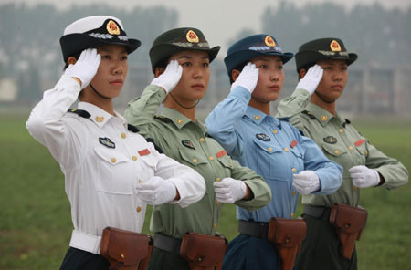 Soldiers exercise for military parade on Oct.1