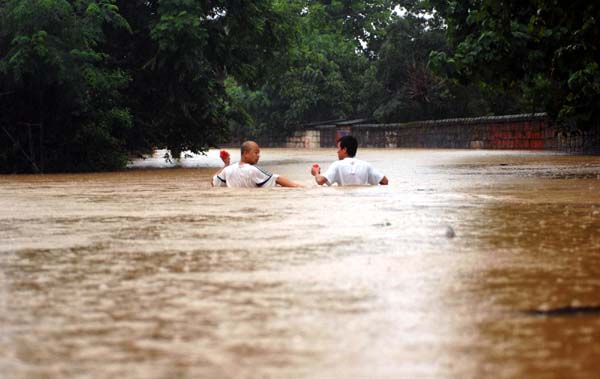 Torrential rains continue to pound S China regions