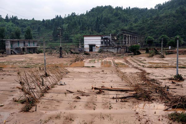 Torrential rains continue to pound S China regions