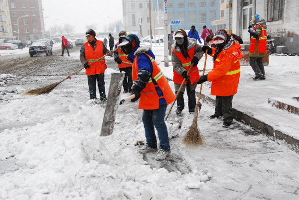 Heavy snow hits NE China