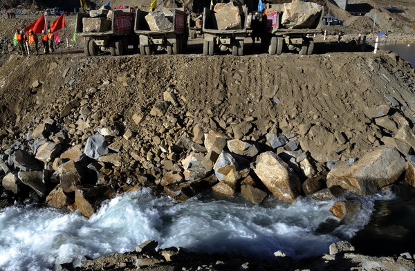 Tibet's largest water project completes damming