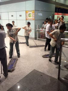 Man hurt in blast at Beijing airport