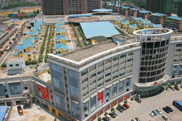 Villas on roof of mall waiting in the wings