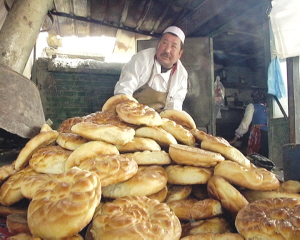 Bakers provide free lunches for poor students