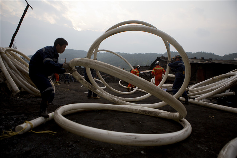 Racing against time for rescue in Yunnan mine flood