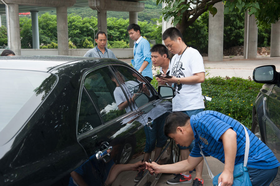 First 100 State cars on auction in Shenzhen