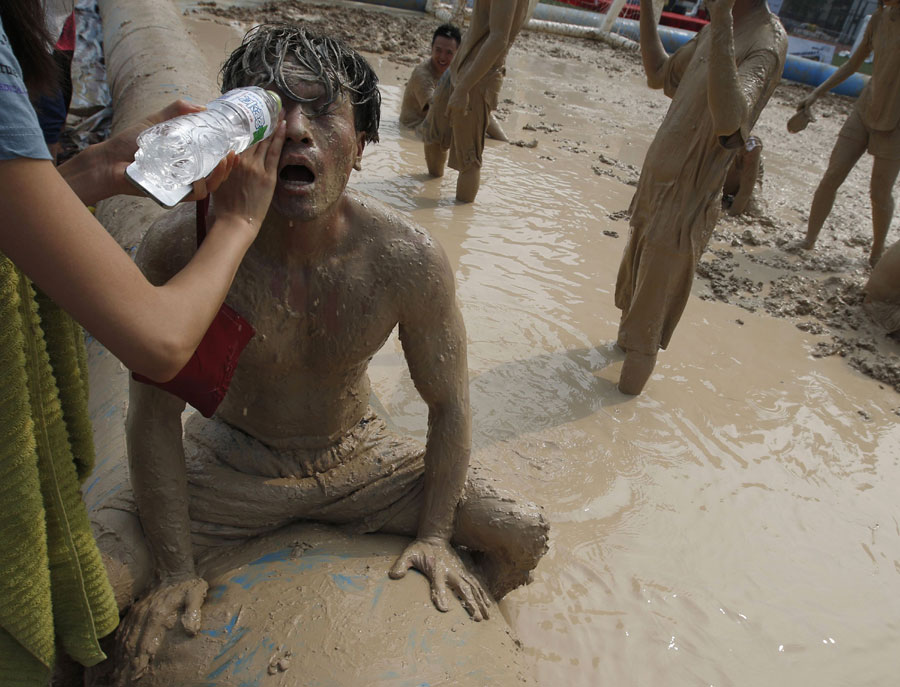 Swamp soccer tournament kicks off in Beijing