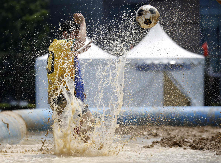 Swamp soccer tournament kicks off in Beijing