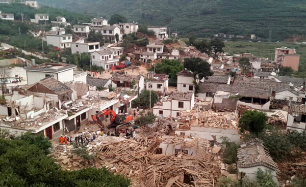 Rescuers race against time after SW China quake