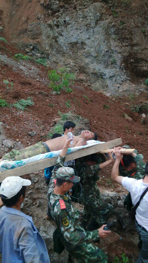 Rescuers race against time after SW China quake