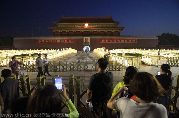 'Golden' guardrails decorate Tiananmen Square