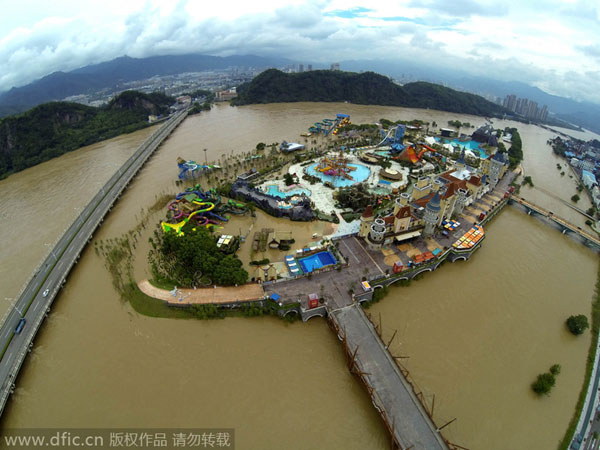 Emergency rescue in flood stricken E China