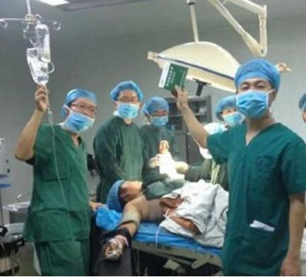 Surgeons taking selfies backfire