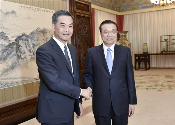 Chinese premier meets HK, Macao chief executives