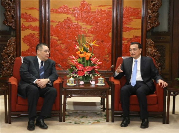 Chinese premier meets HK, Macao chief executives