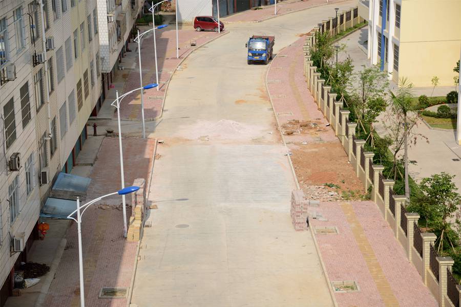 'Nail houses' in the way, before and after demolition