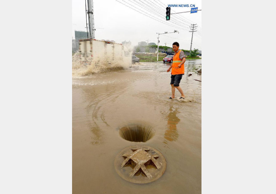 University dorm flooded as torrential rains continue in E China