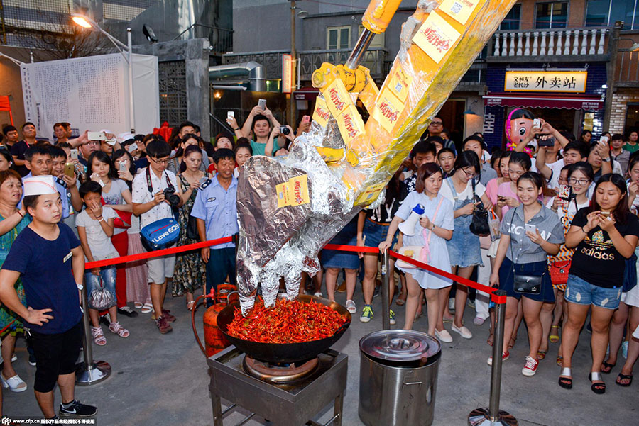 Excavator helps fry up crayfish for food festival