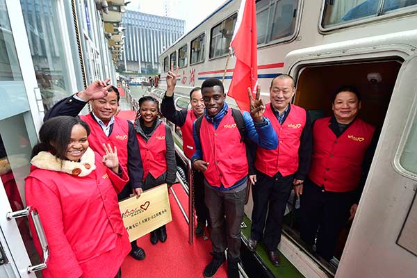 Thousands of volunteers recruited in Hangzhou to support meetings