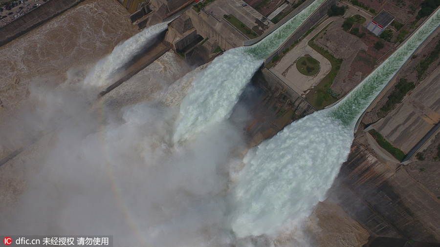 Natural power of Yellow River thrills tourists