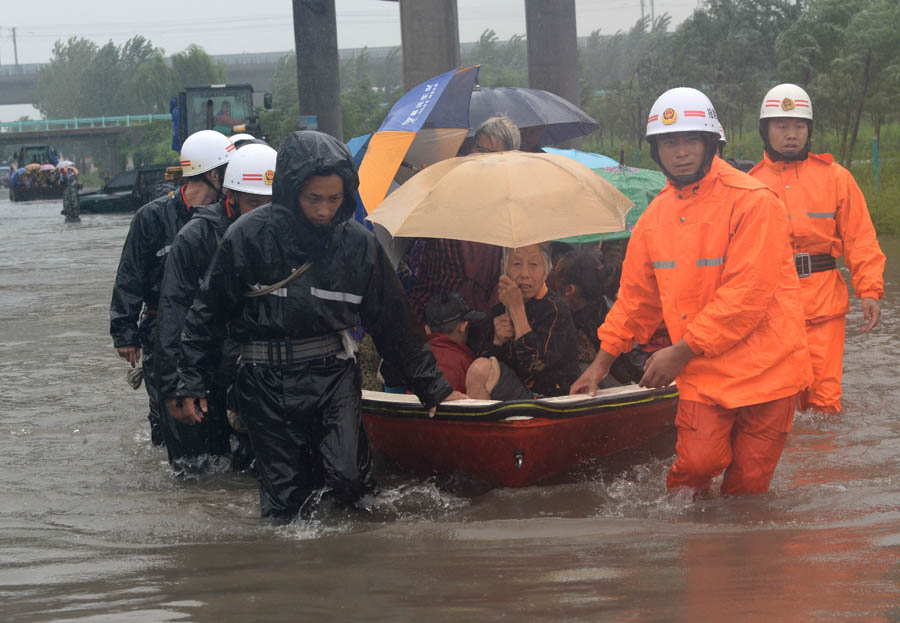 Flooding sweeps Hebei as rainstorm hits North China