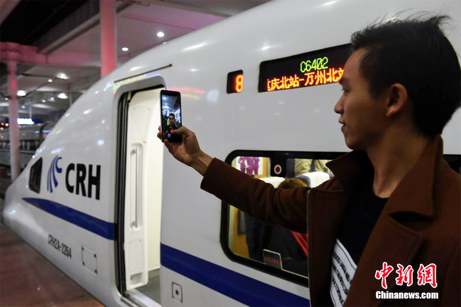 First high-speed train runs through China’s Three Gorges region