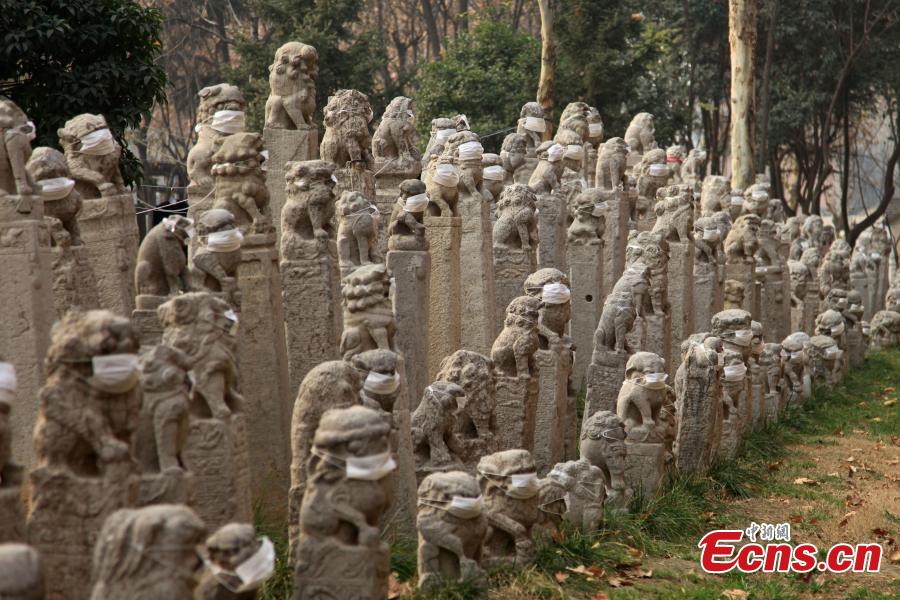 Art students put masks on stone lions in protest of air pollution