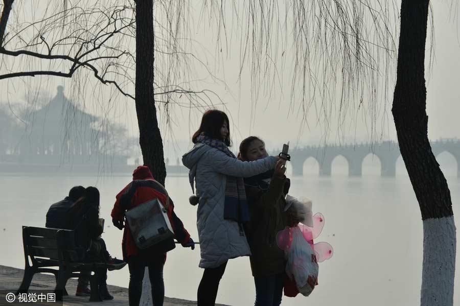 Severe smog envelops Beijing