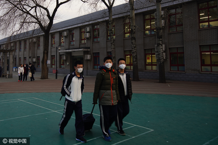 Severe smog envelops Beijing