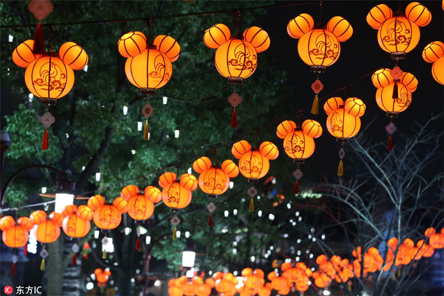 Mickey and Minnie get into Spring Festival spirit in Shanghai