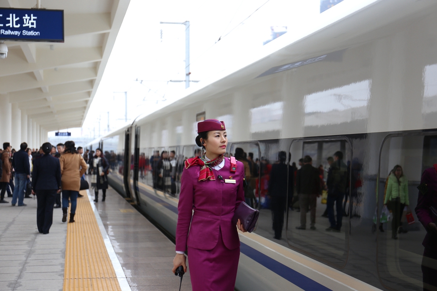 Chief conductor's day in the life during Spring Festival travel rush