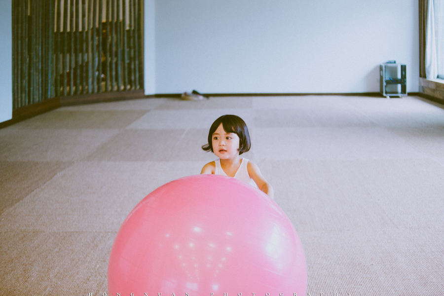 Little yogi practices yoga with 'guru' mother