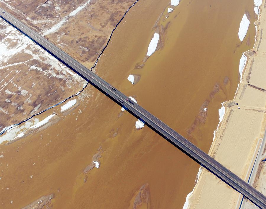 Inner Mongolia section of Yellow River starts to thaw