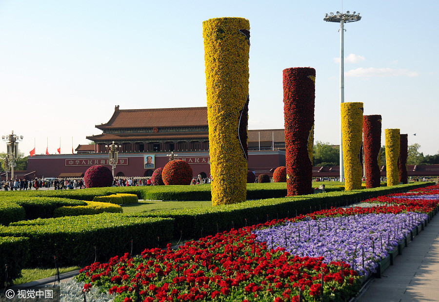 Flower decorations greet upcoming Labor Day in Beijing